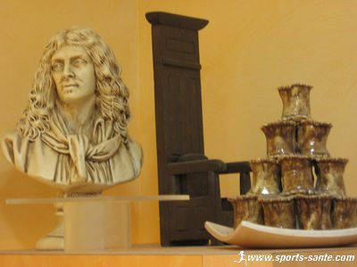 Statuette de Molière et petits pâtés de Pézenas.